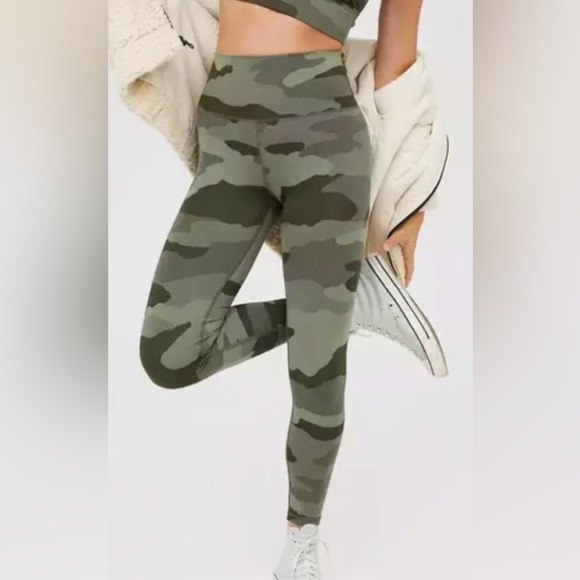 aerie Pants - Aerie Green Camouflage Leggings XL